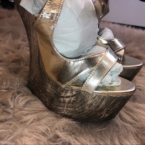 Wedge - Picture 2 of 5